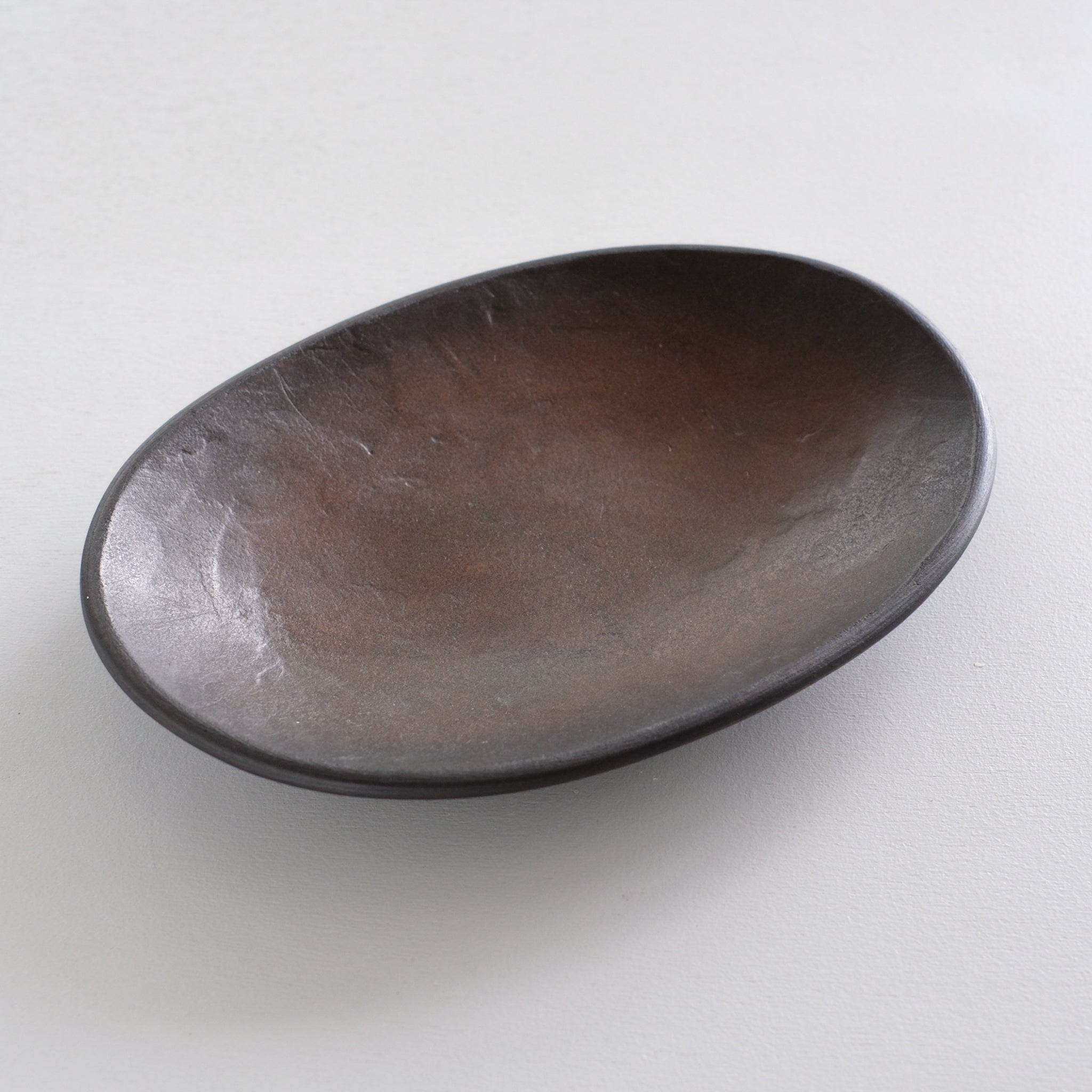 上治良充　楕円トレイ 上治良充 楕円トレイ Yoshimichi Joji Leather tray – essence kyoto