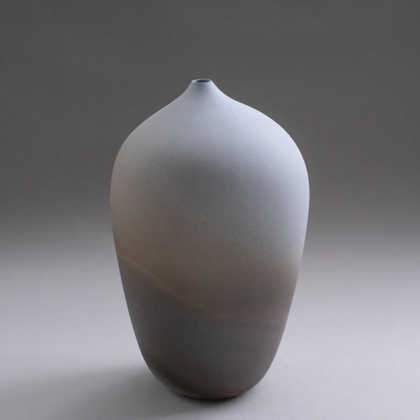 打田　翠　壁掛花器陶器オブジェ 曲線形状 白灰色 打田 翠 壁掛花器陶器オブジェ 曲線形状 白灰色 打田 翠 壁掛花器陶器