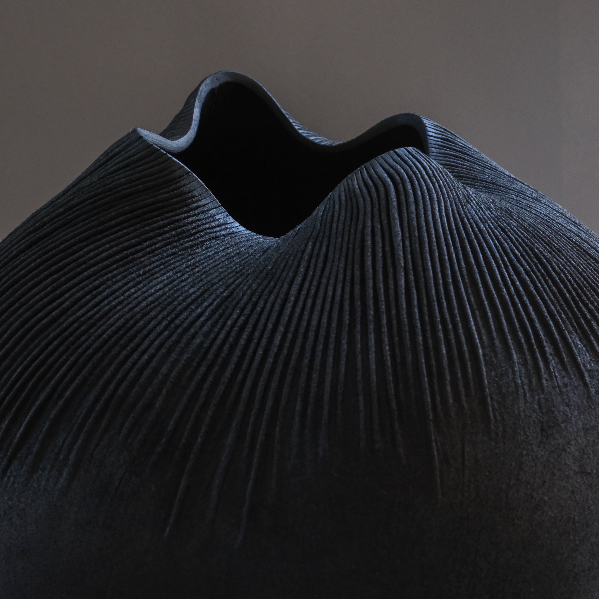 上治良充  制作物   Yoshimichi Joji  Leather sculpture 5