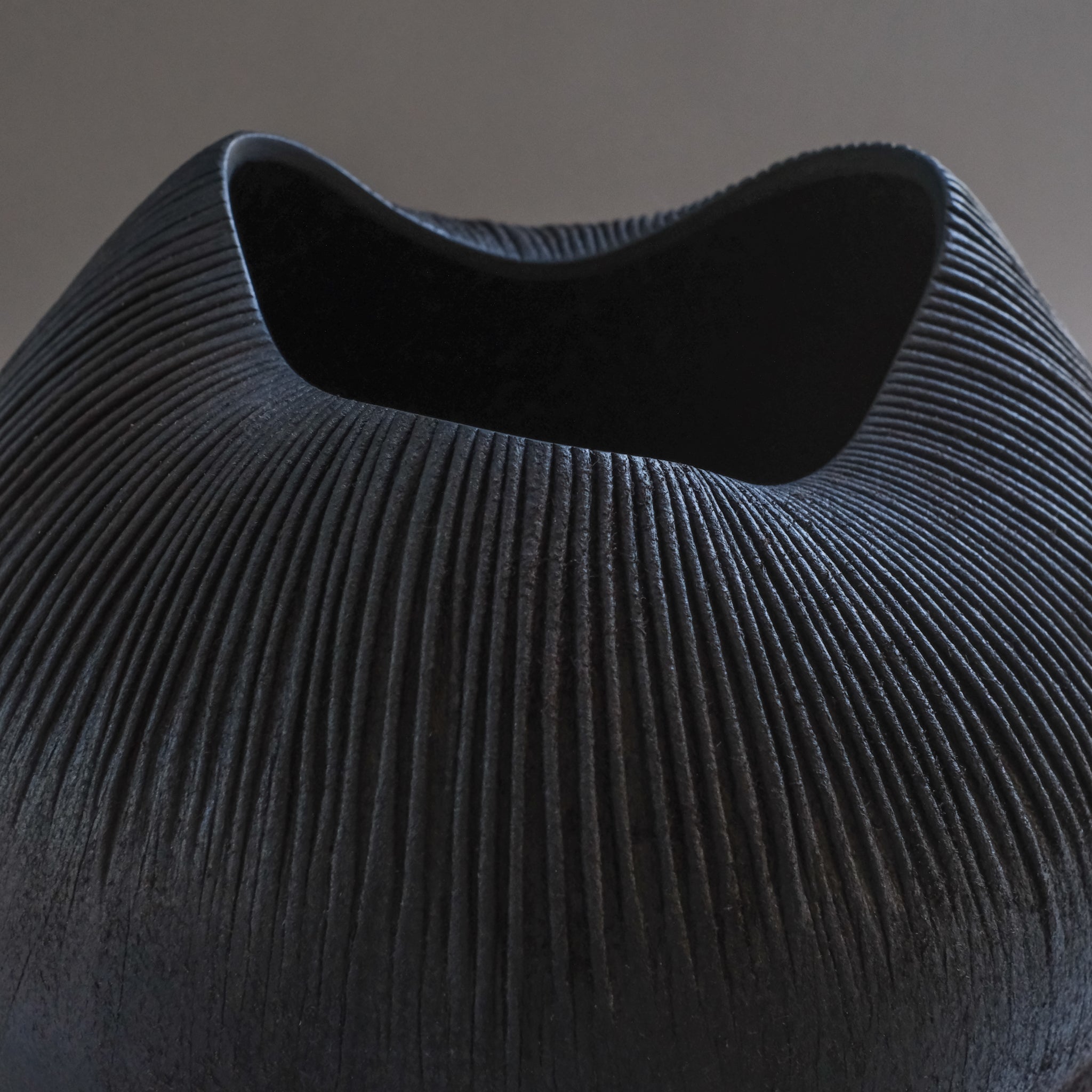 上治良充  制作物   Yoshimichi Joji  Leather sculpture 17