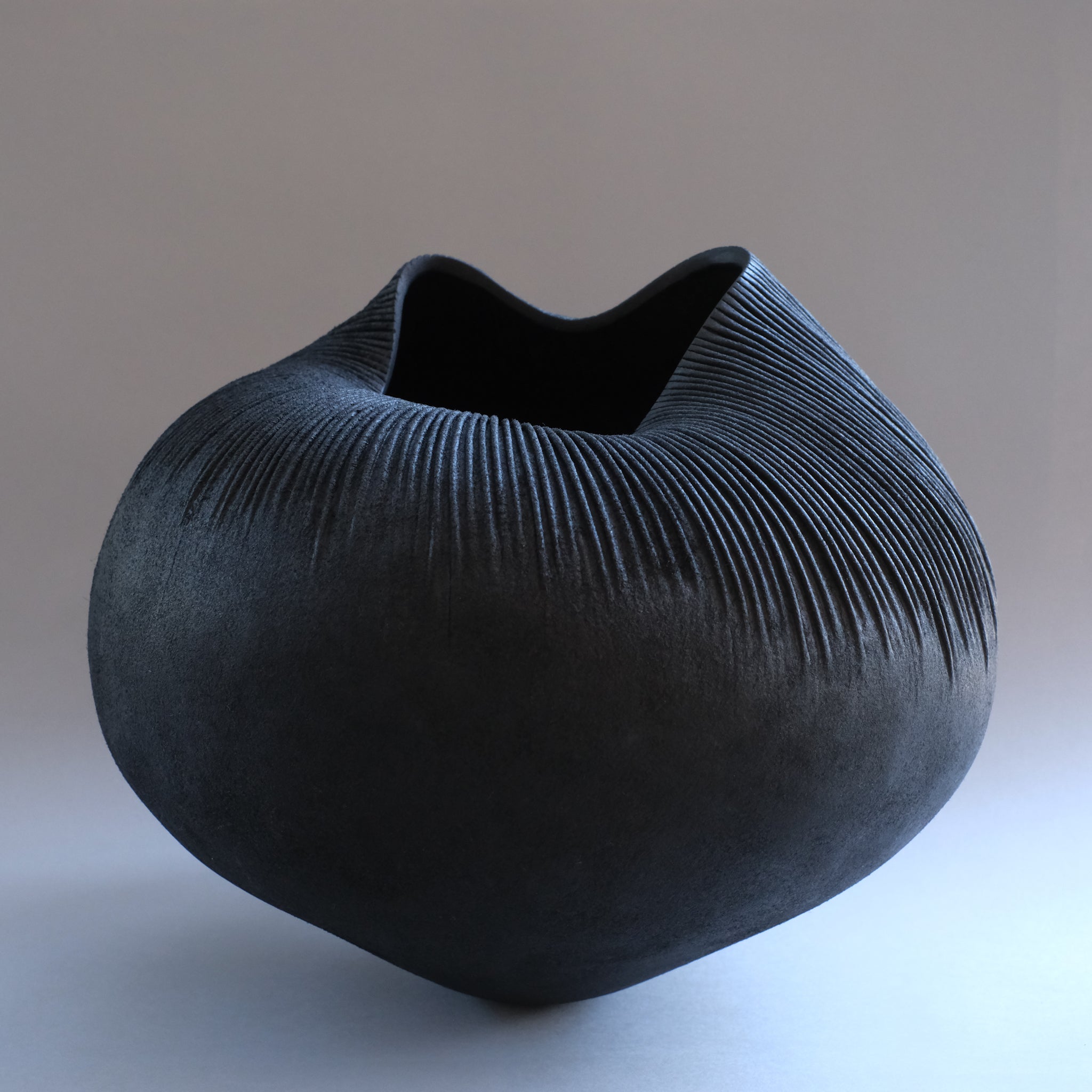 上治良充  制作物   Yoshimichi Joji  Leather sculpture 9