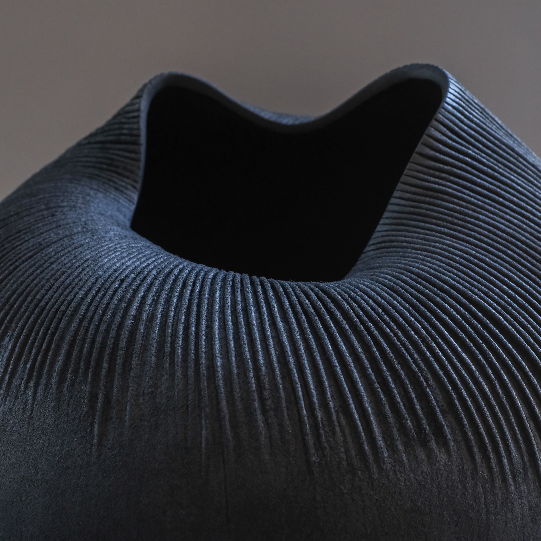 上治良充  制作物   Yoshimichi Joji  Leather sculpture 9