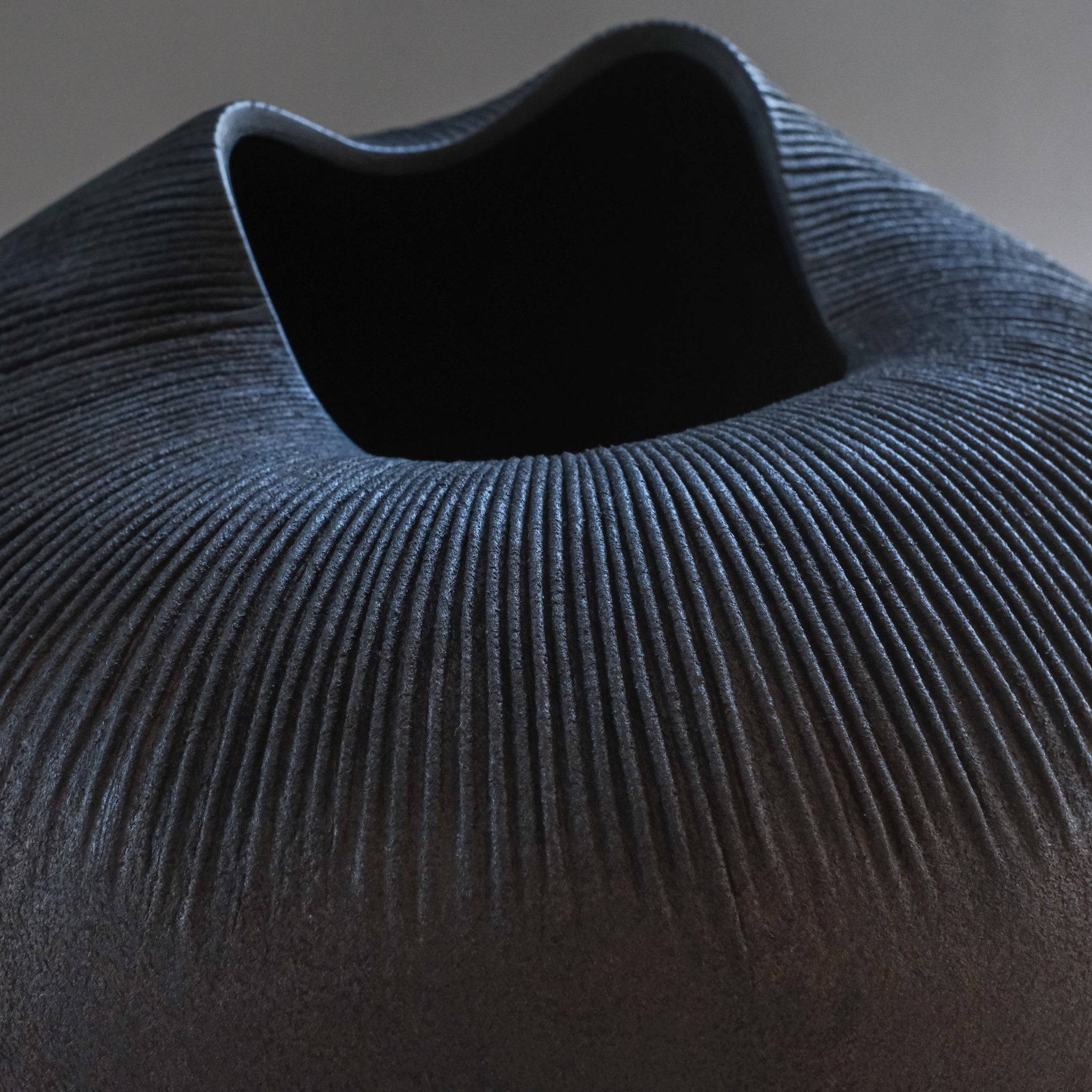 上治良充  制作物   Yoshimichi Joji  Leather sculpture 12