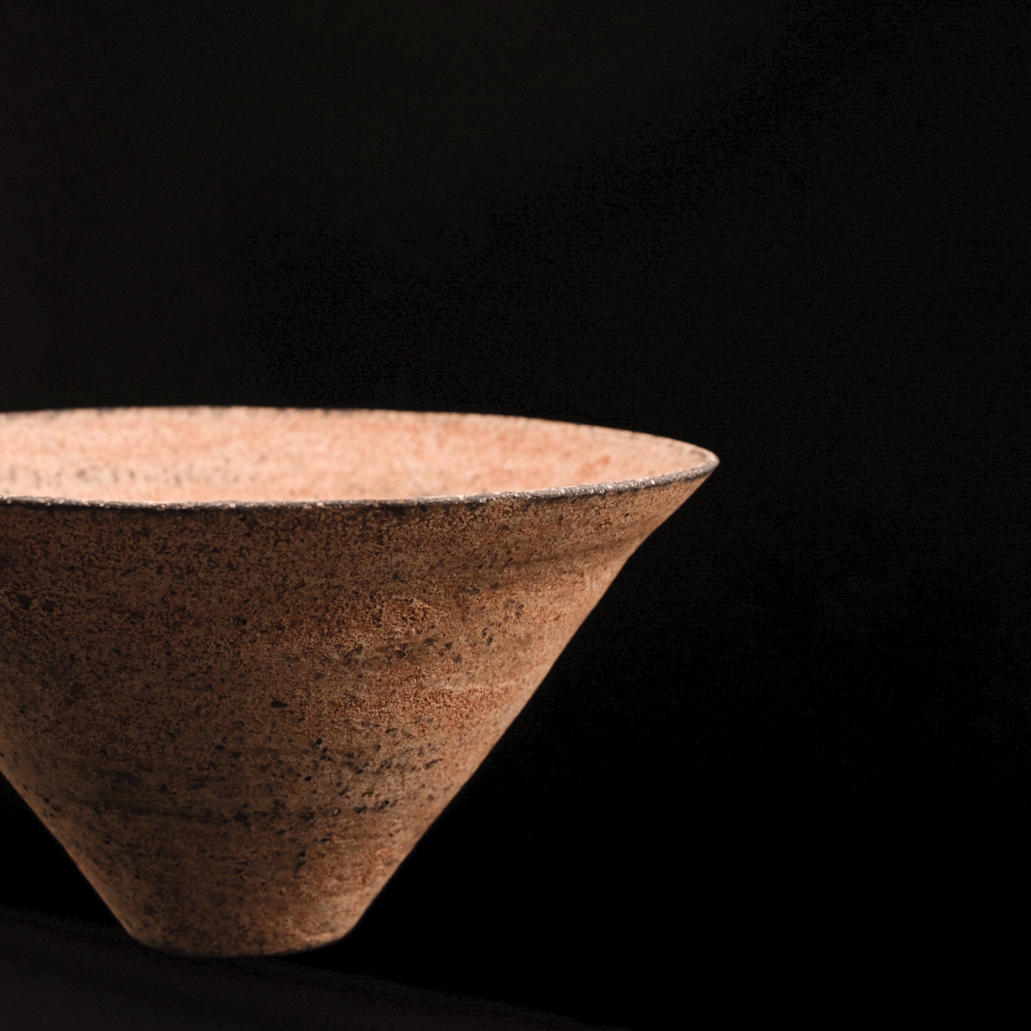 二階堂明弘  やきしめ三角碗 (φ14cm)    Akihiro Nikaido  Yakishime bowl (φ14cm) AN107