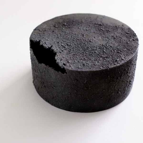 大山求 黒錆虫喰水盤(L) 大山求 黒錆虫喰水盤(L)