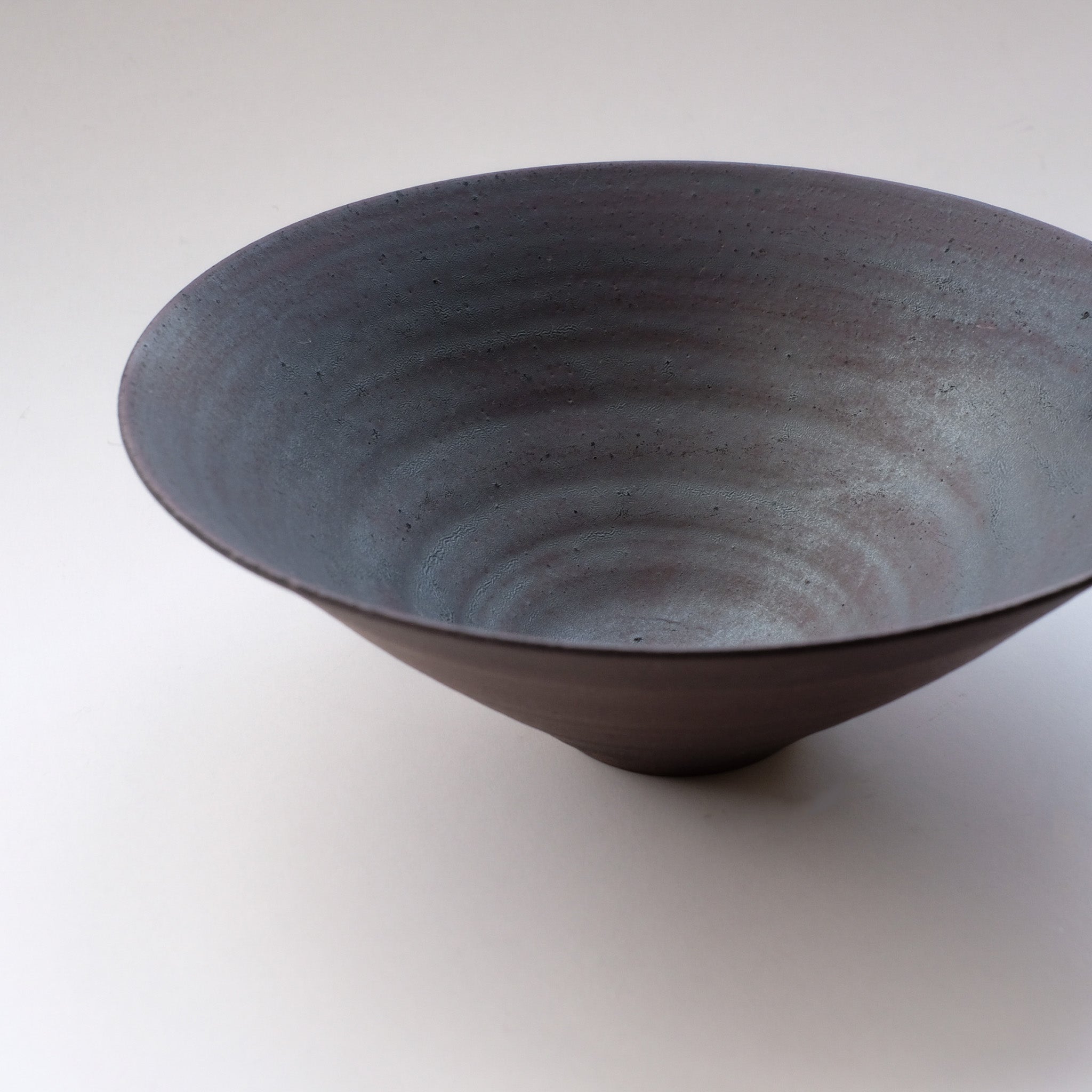 二階堂明弘  錆器 三角鉢  (φ18cm)    Akihiro Nikaido  Bowl (φ18cm) AN110
