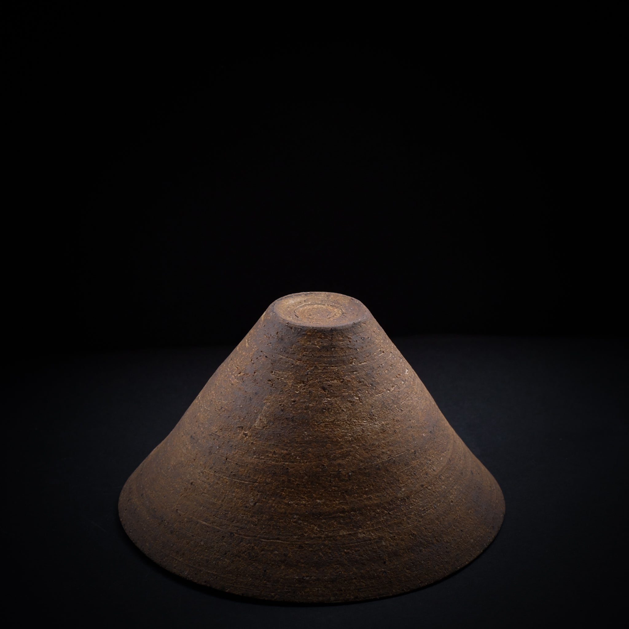 二階堂明弘  やきしめ三角碗 (φ13.5cm)    Akihiro Nikaido  Yakishime bowl (φ13.5cm) AN107